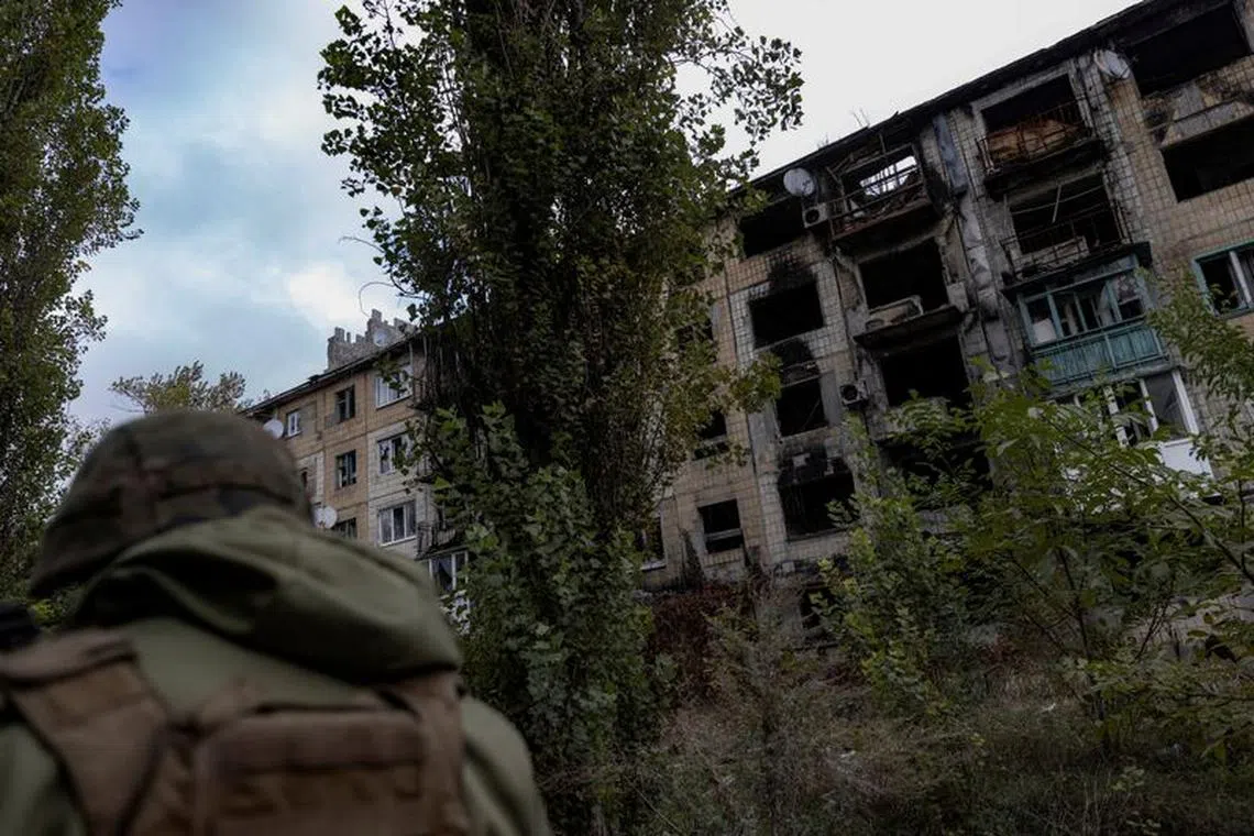 FILE PHOTO: A police officer walks near a damaged residential building, amid Russia's attack on Ukraine, in the town of Avdiivka, Donetsk region, Ukraine, October 17, 2023. REUTERS/Yevhen Titov/File Photo