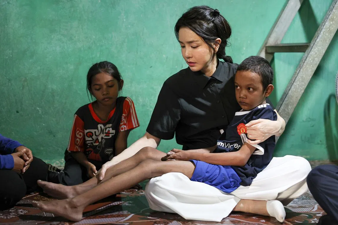 South Korean First Lady Kim Keon-hee holding Cambodian boy Aok Rotha  in Phnom Penh on Nov 12, 2022.