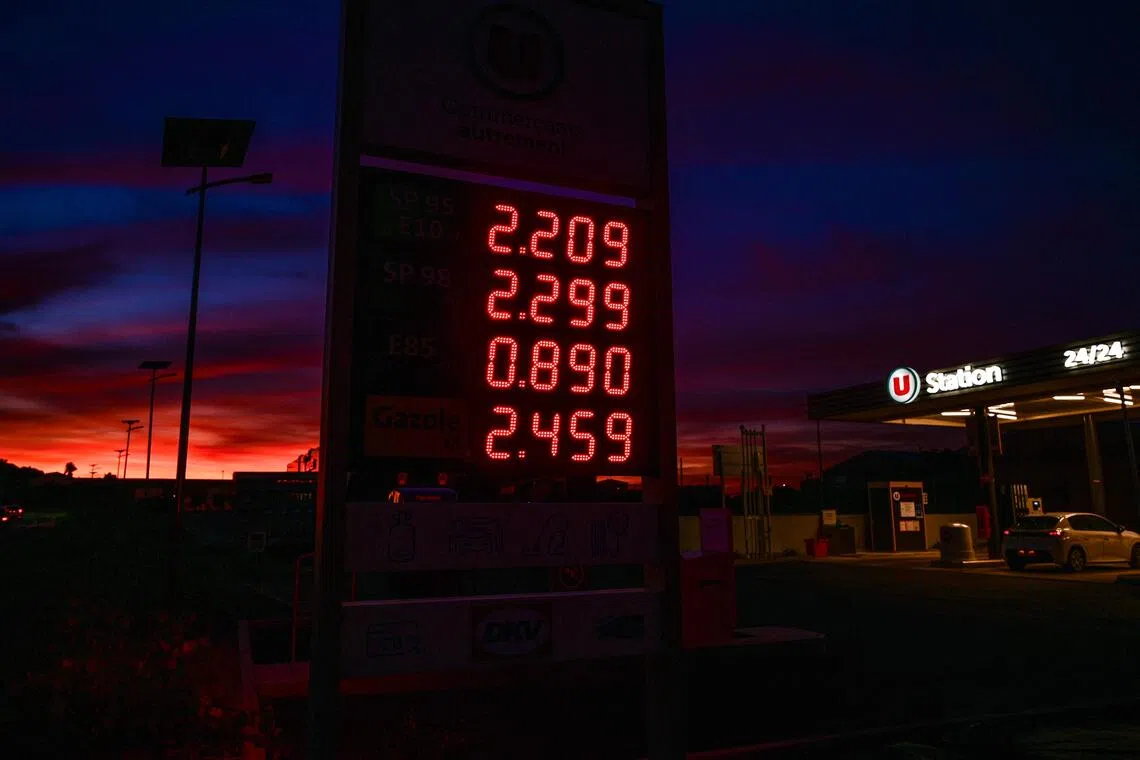 Oil rises slightly ahead of potential US-Iran talks