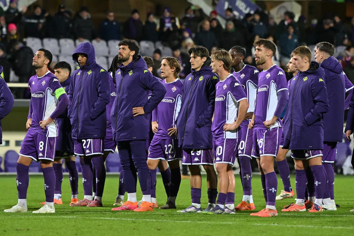 Soccer Football - UEFA Conference League - Fiorentina v AEK Athens - Stadio Artemio Franchi, Florence, Italy - November 27, 2025 Fiorentina players look dejected after the match REUTERS/Alberto Lingria