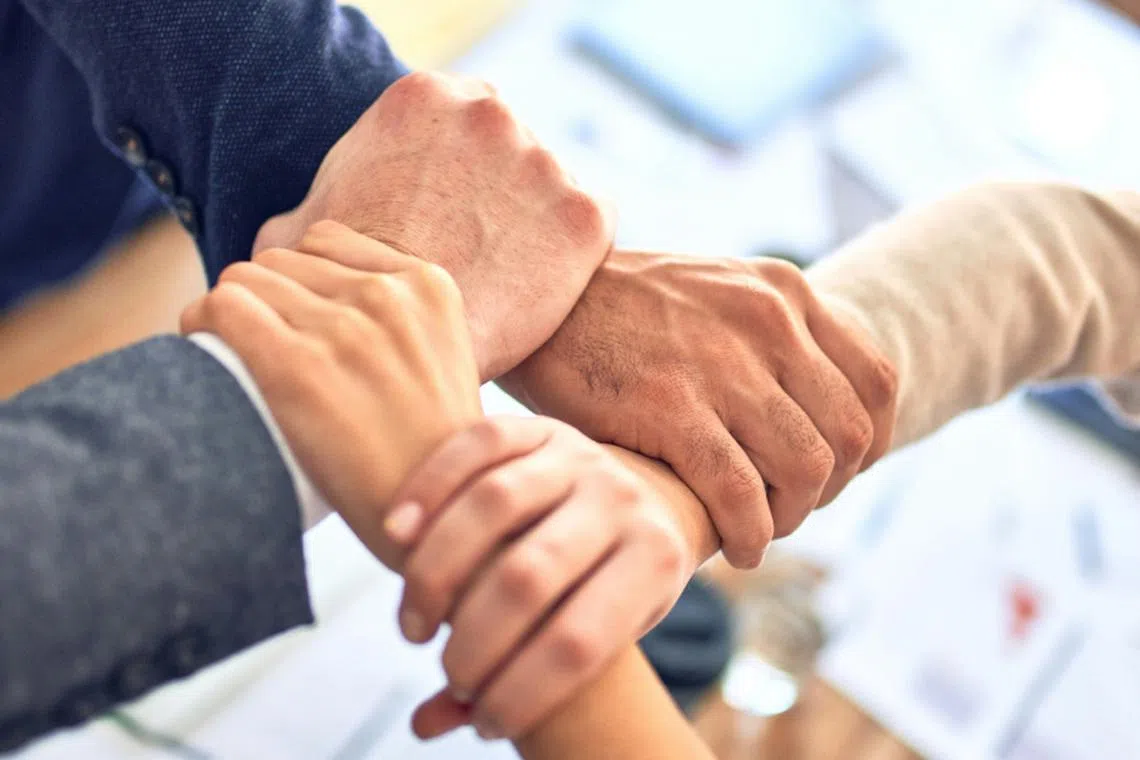 Bosses can create a positive work environment for a new hire by building trust and support, says the writer. 