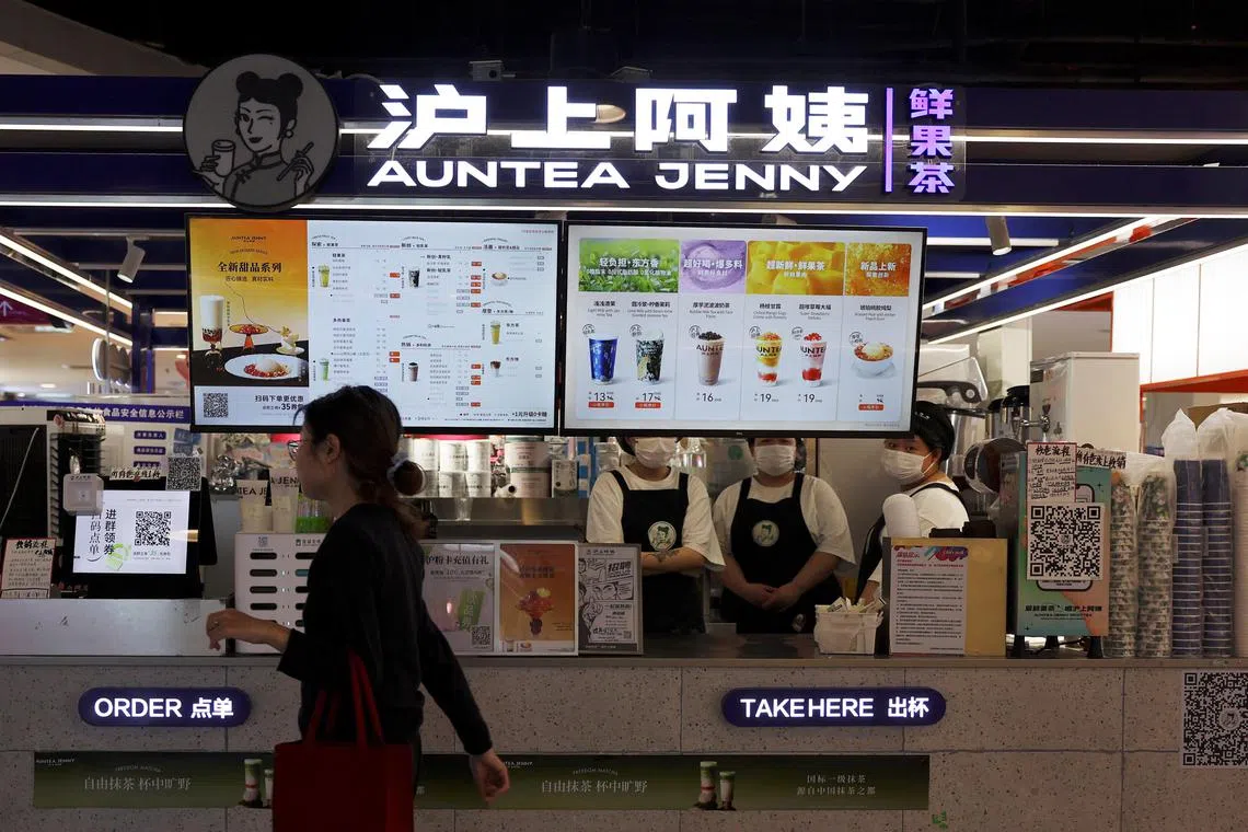 Bubble tea makers like Auntea Jenny face fierce competition as Chinese consumers tighten their belts in a slowing economy.