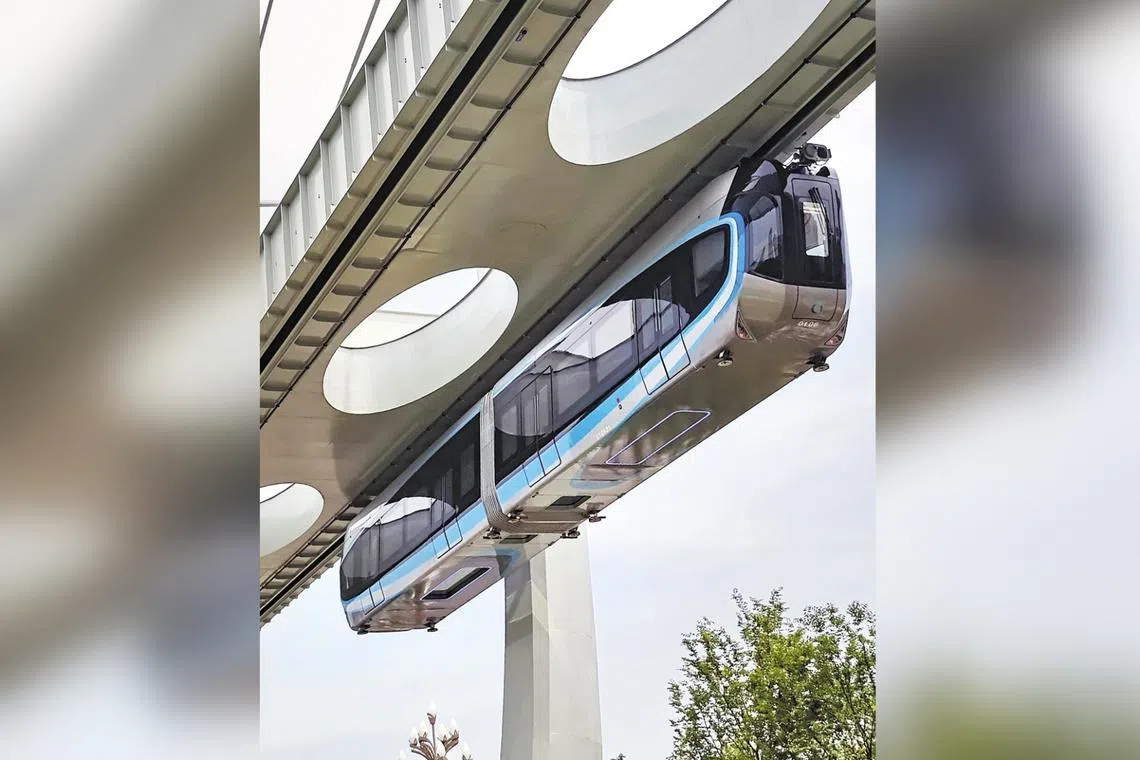 The maximum operating speed of the monorail train is 60 kmh and the two cars have a joint passenger capacity of 220.