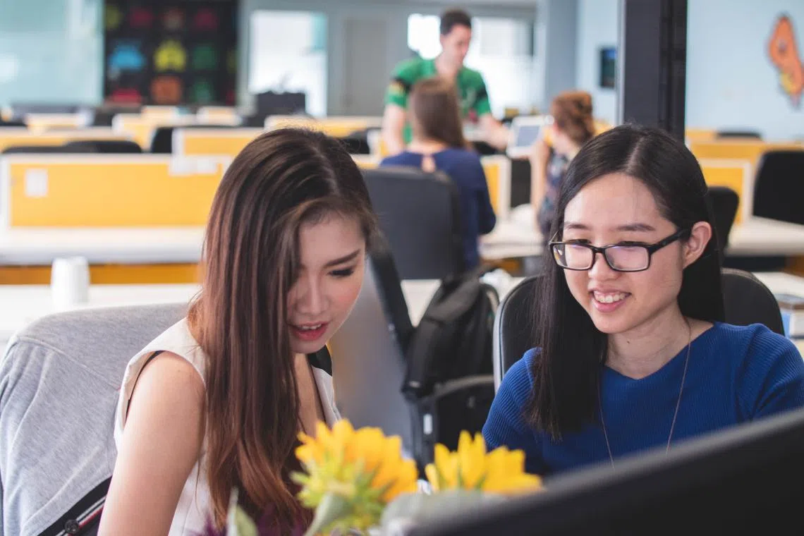 Referees should be individuals who have worked closely with the job seeker in a professional capacity. 