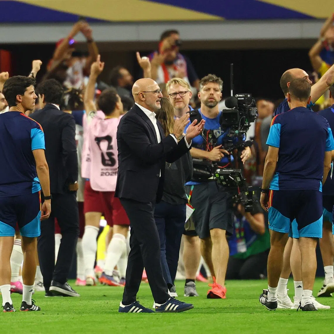 Soccer Football - FIFA World Cup 2026 - Semi Final - France v Spain - Dallas Stadium, Arlington, Texas, U.S. - July 14, 2026 Spain coach Luis De La Fuente celebrates after the match REUTERS/Kai Pfaffenbach