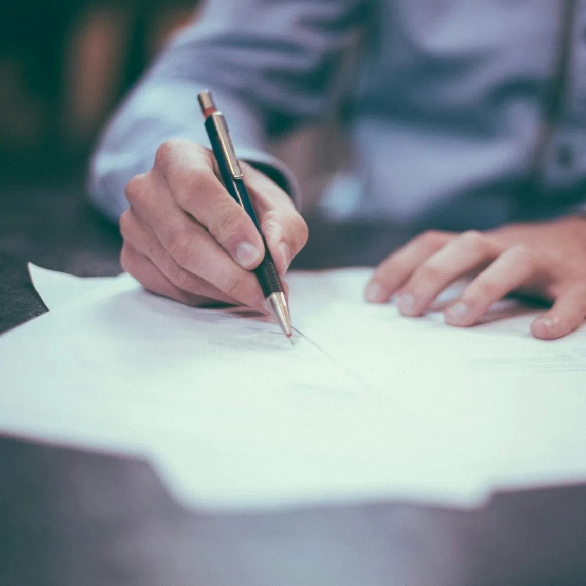 If candidates do decide to back out of a job offer, it is better to do so earlier, specifically before contracts are signed or onboarding preparations begin.