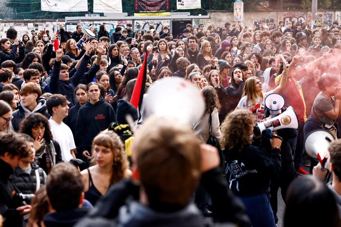 FILE PHOTO: Young demonstrators protest against Italy's Prime Minister Giorgia Meloni on the occasion of a \"No-Meloni day\" rally in Rome, Italy, November 14, 2025. REUTERS/Matteo Minnella/File Photo