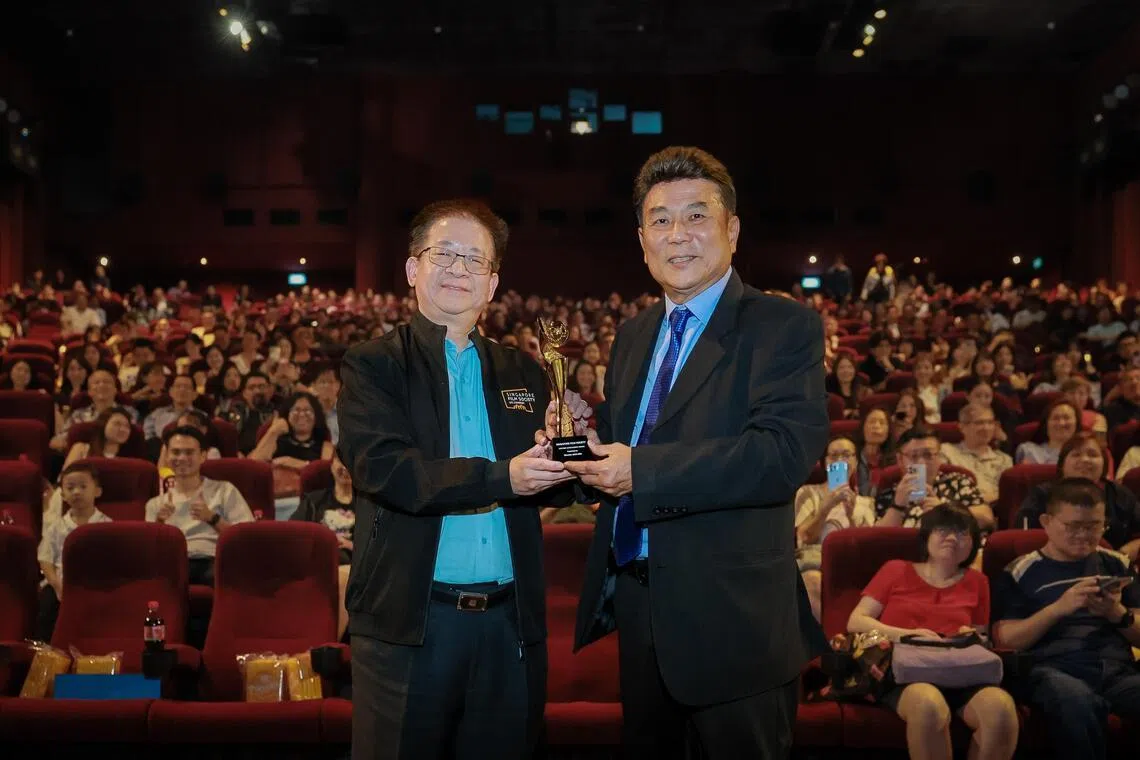 Singapore Film Society (SFS) chairman Kenneth Tan (left) presenting the Lifetime Achievement Award to Singaporean director Jack Neo (right) at Golden Village VivoCity on Jan 2, 2026.