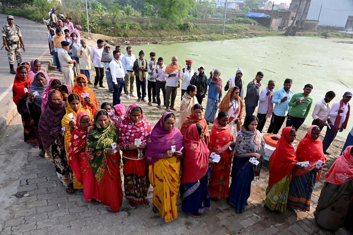 People queue to cast their vote outside a polling station, during the second and final phase of Bihar state assembly election, in Jehanabad, India, November 11, 2025. REUTERS/Sonu Kishan