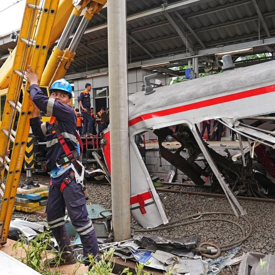 As of the afternoon of April 29, 16 women were killed in the accident, and another 91 others injured.