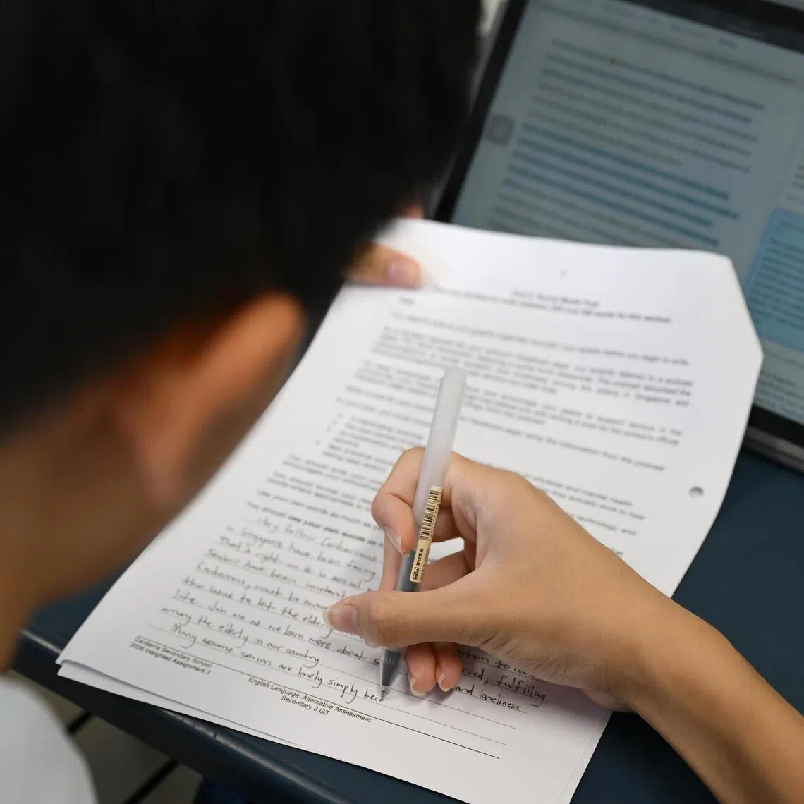 A Canberra Secondary School student using AI-generated feedback from Markly to improve his writing assignment.