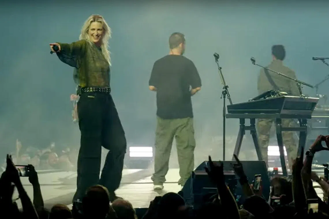 Emily Armstrong is the new vocalist for American rock band Linkin Park. 