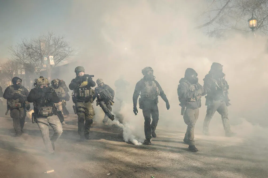 Federal agents confront protesters in Minneapolis on Jan 24, 2026. 