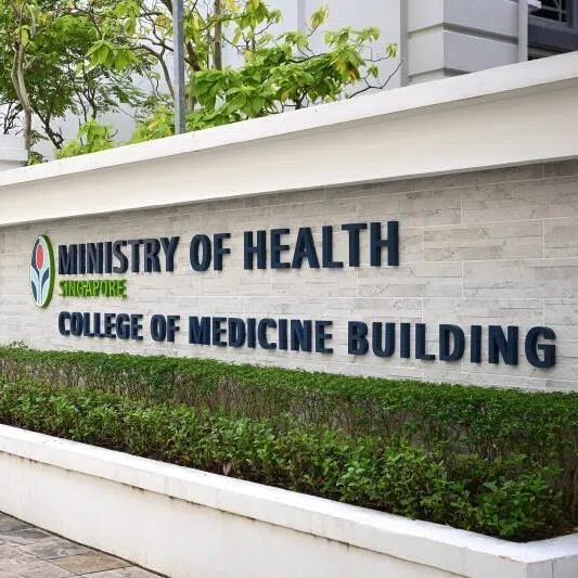 The Health Ministry has issued warnings to doctors and dentists who were caught practising without valid credentials.