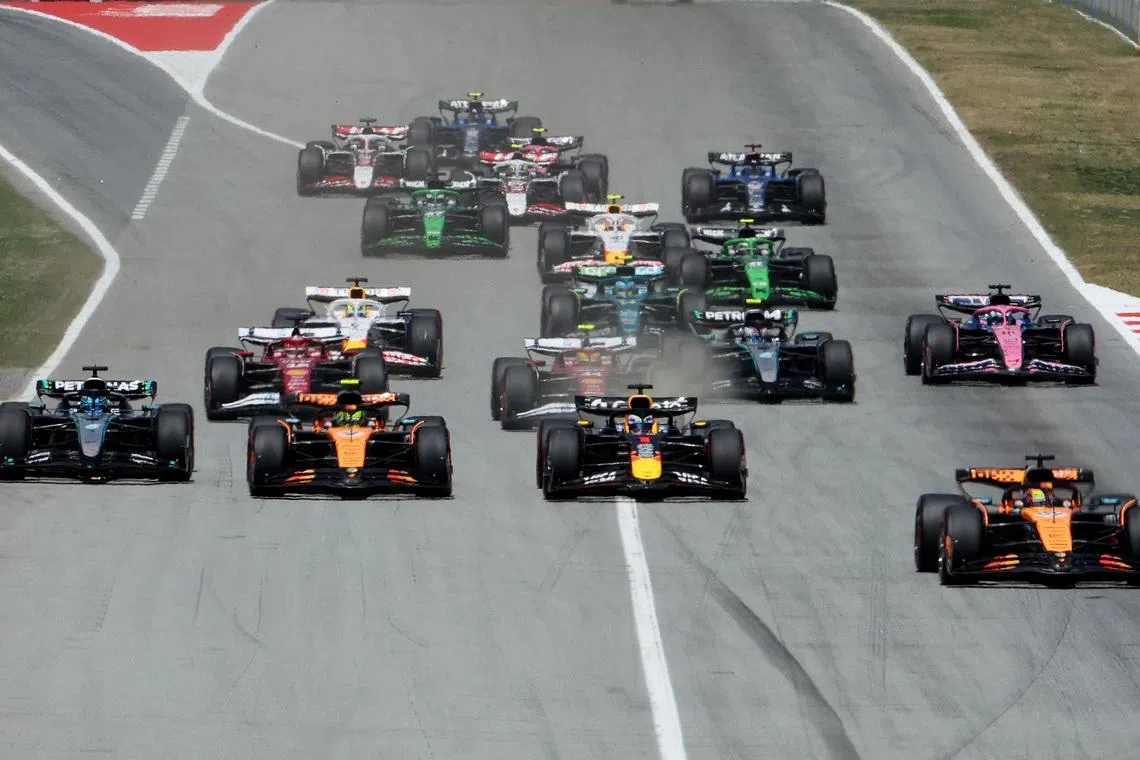 Formula One F1 - Spanish Grand Prix - Circuit de Barcelona-Catalunya, Barcelona, Spain - June 1, 2025 McLaren's Oscar Piastri leads at the start of the race ahead of Red Bull's Max Verstappen and McLaren's Lando Norris REUTERS/Bruna Casas