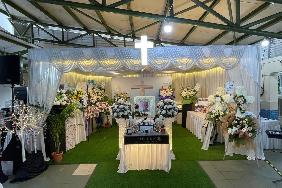 clhappy - The Wee family planned a personalised send-off for their father with the help of The Life Celebrant.


Source: Thomas Wee