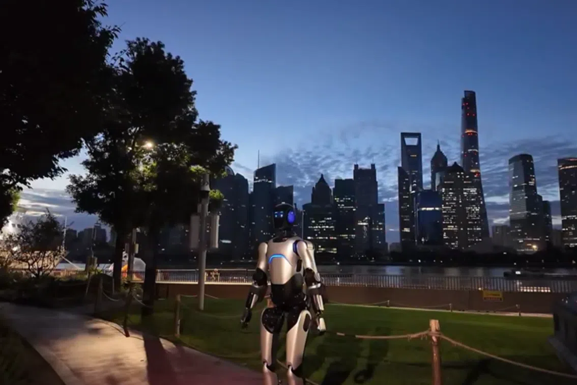 Chinese humanoid robot strides into world record with three-day trek