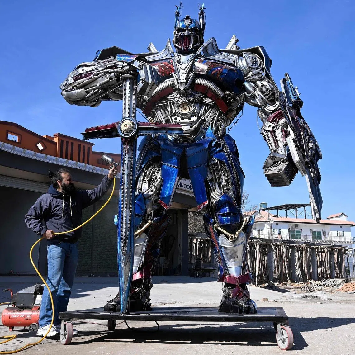 Pakistani artist Ehtisham Jadoon fuses discarded car parts into colossal pieces.