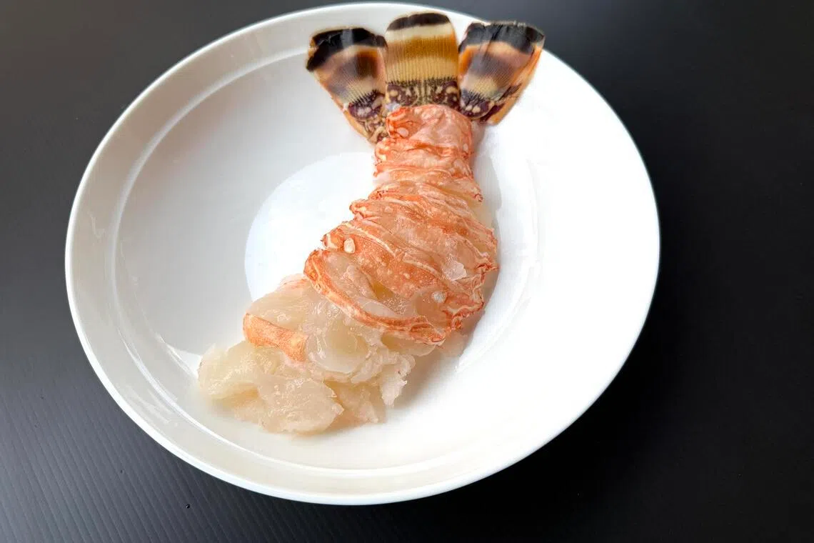 Cauda de lagosta sem casca.