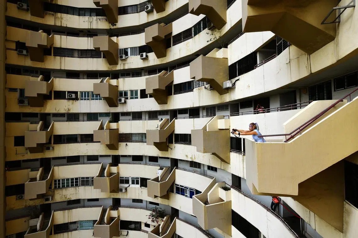Pearl Bank Apartments on May 11, 2019. 

CapitaLand hosting a guided photowalk for the Instagram community to snap and share their images of the 38-storey soon to be redeveloped Pearl Bank Apartments with the wider public on May 11, 2019. They started with the Sunken Garden; then carpark rooftop; next apartment at Level 18; multipurpose hall at Level 28; and lastly at Level 37.  It said that while building's facade has been well-photographed over the years, it will be the first time many of these Instagrammers are entering the compound of the private residential development. These will be chronicled under the hashtag #OnePearlBank.