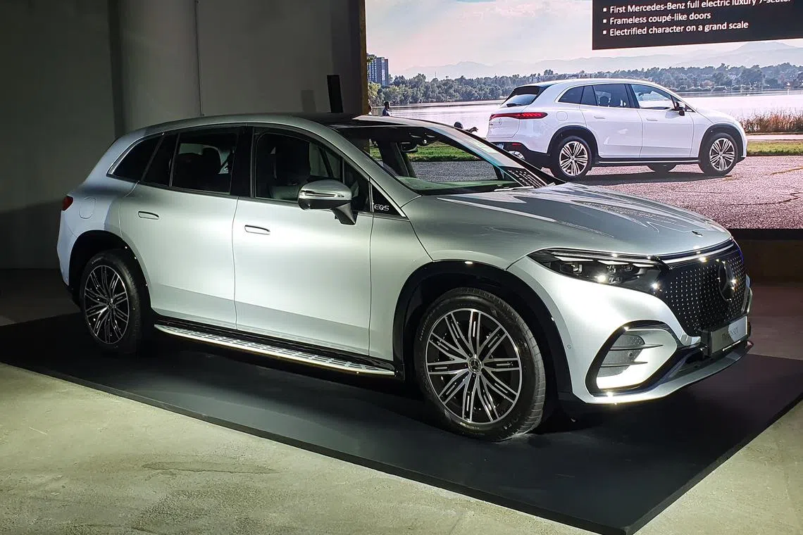 Mercedes-Benz EQS SUV: Electric titan.