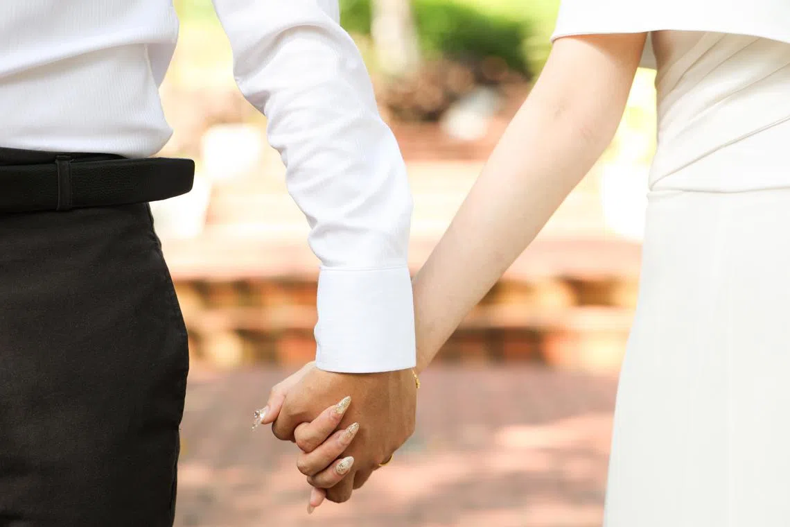 More couples are choosing to get married on Sept 21, inspired by a catchy Earth, Wind & Fire song. 
