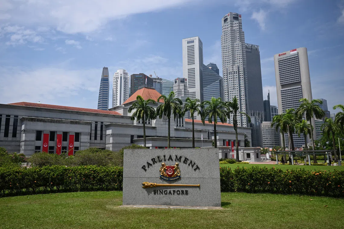 A benchmark sends a signal to people who will enter politics many years from now, at which point they weigh taking public office against other alternatives, says the writer.