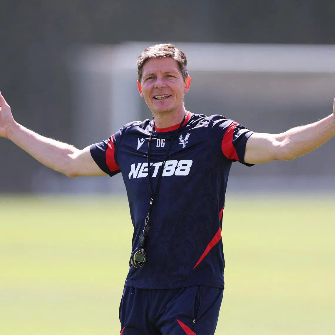 Soccer Football - UEFA Conference League - Final - Crystal Palace Training - Crystal Palace FC Training Ground, London, Britain - May 26, 2026 Crystal Palace manager Oliver Glasner during training REUTERS/David Klein