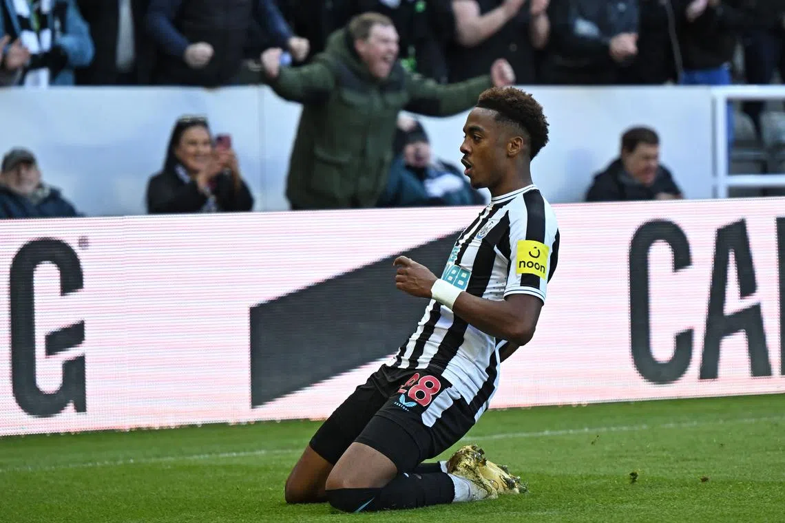 Newcastle United's English midfielder Joe Willock celebrates after scoring the opening goal.