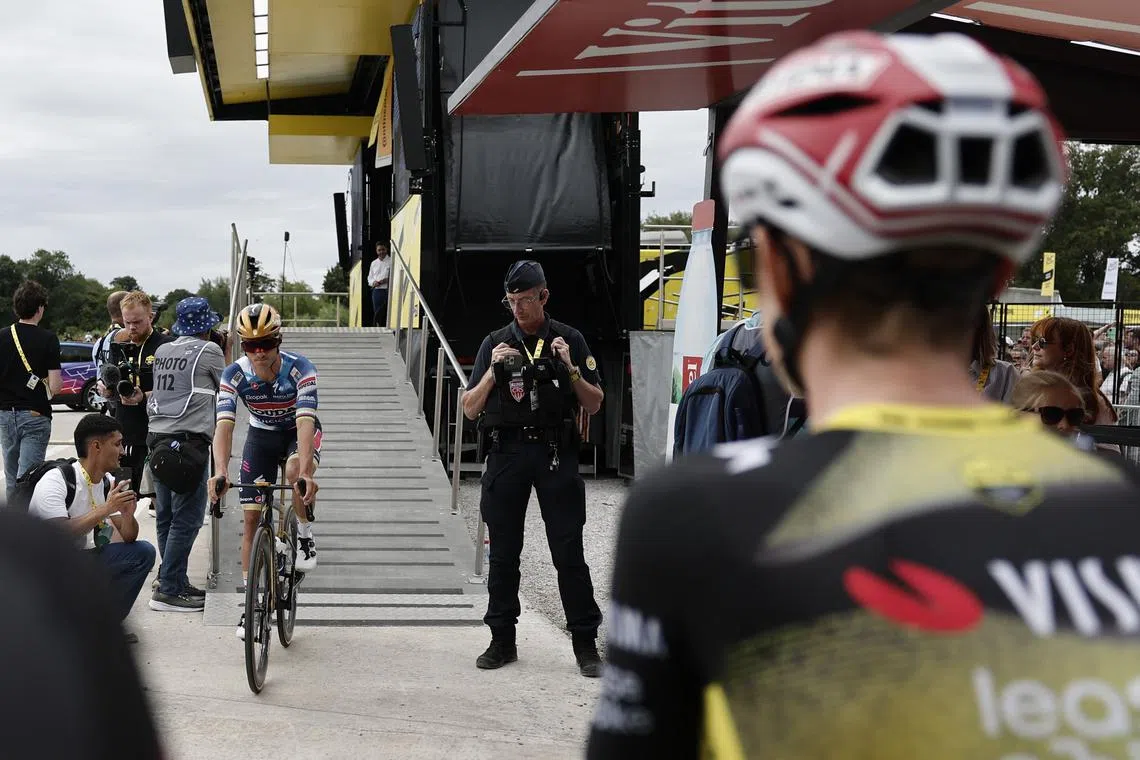 Cycling - Tour de France - Stage 1 - Lille to Lille - Lille, France - July 5, 2025 Soudal Quick-Step's Remco Evenepoel ahead of the start of Stage 1 REUTERS/Benoit Tessier