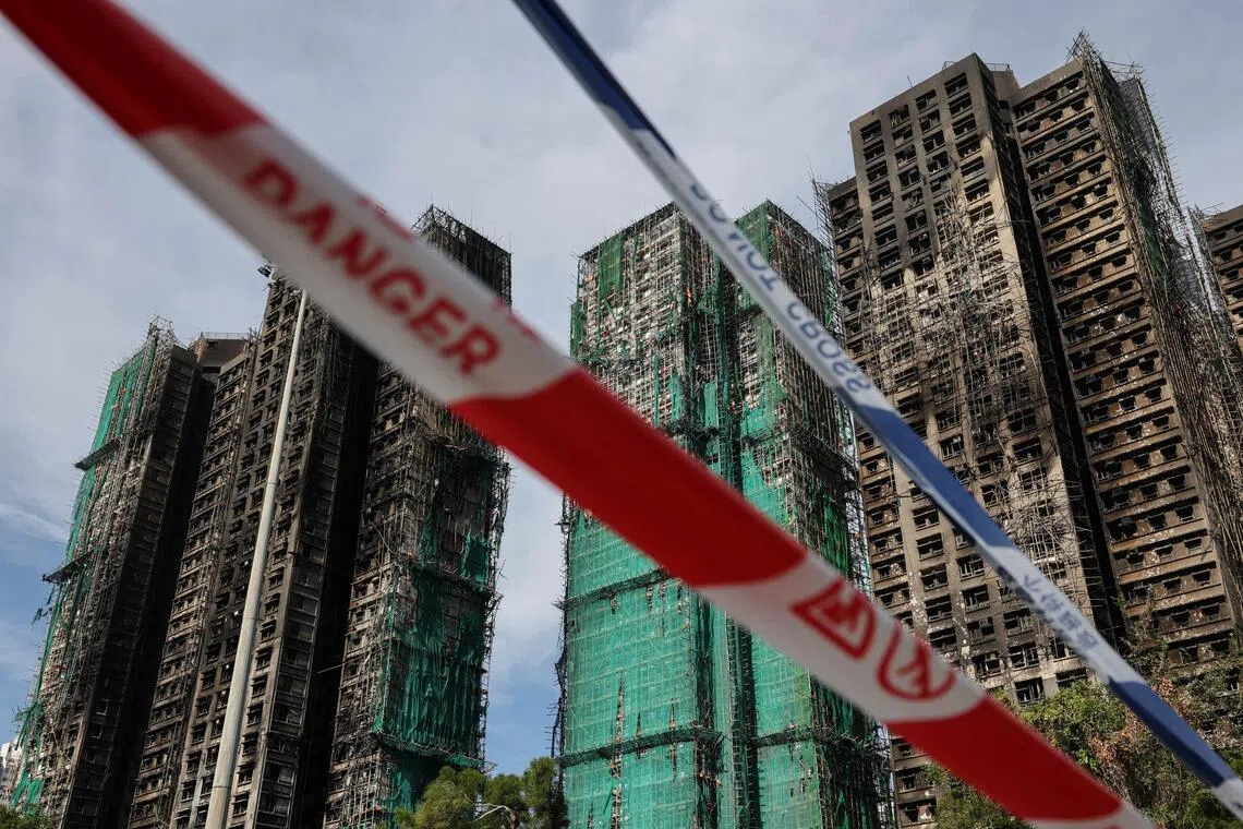 Residents of Wang Fuk Court raised concerns over the potential flammability of the protective green mesh contractors and the bamboo scaffolding used in renovation work.
