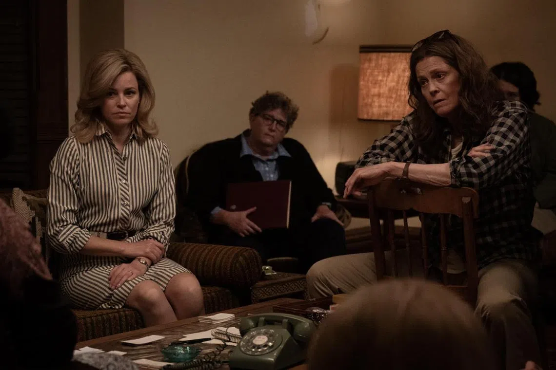 adjane20 - Elizabeth Banks (left) and Sigourney Weaver (right) in Call Jane


Source/copyright: Shaw Organisation