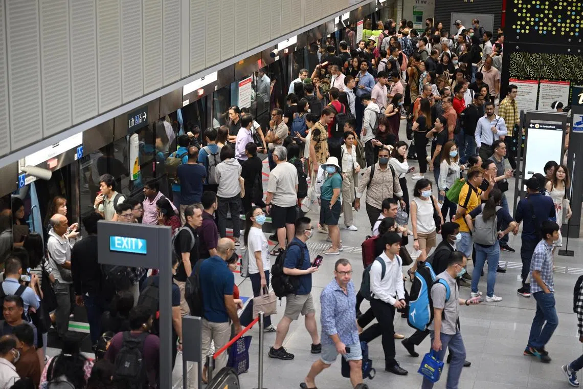 ST20240122_202457766731/ elcircle22/ Esther Loi/ Azmi Athni//

Labrador Park station at around 9am on Jan 22. 

ST PHOTO: AZMI ATHNI
