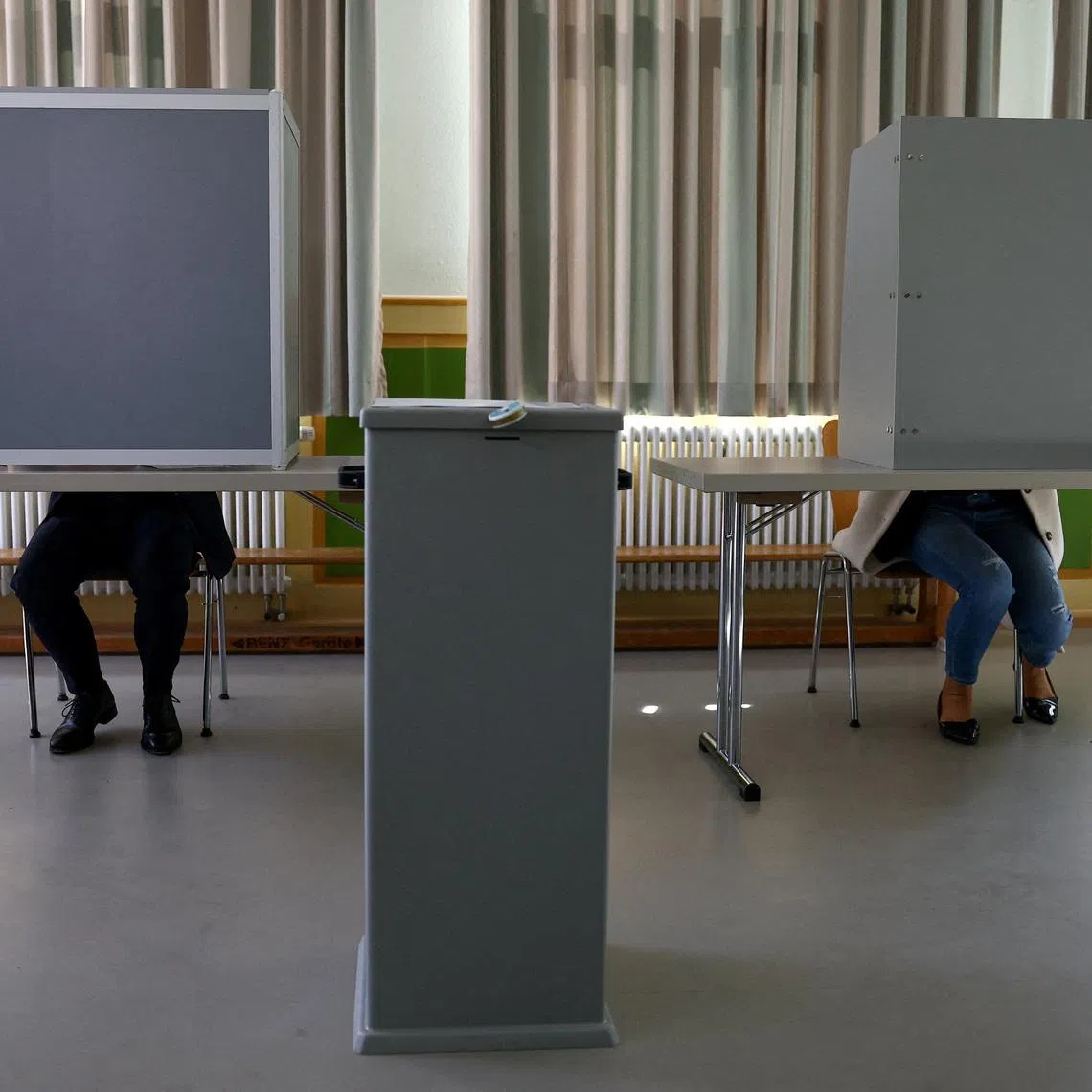 Christian Democratic Union (CDU) top candidate Manuel Hagel and his wife Franziska vote during the Baden-Wuerttemberg state election, at a polling station in Ehingen, near Ulm, Germany, March 8, 2026. REUTERS/Kai Pfaffenbach