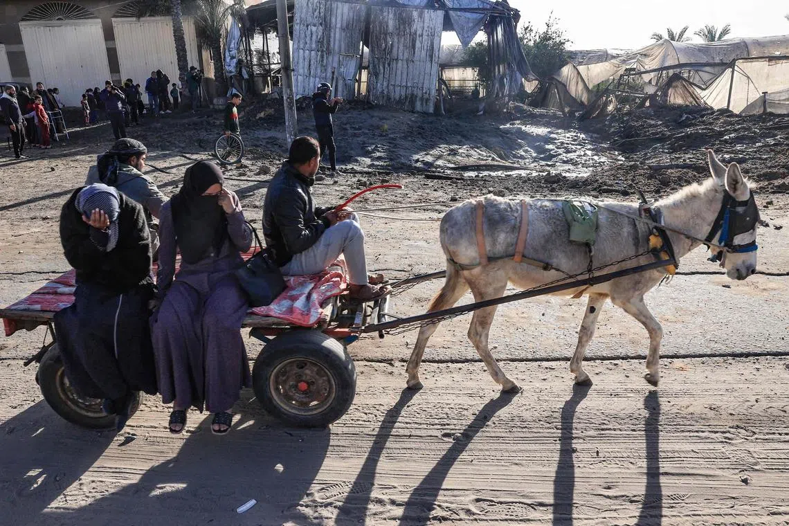 With Israeli forces attacking southern Gaza, Gazans have flocked to the border area in search of safety and supplies.