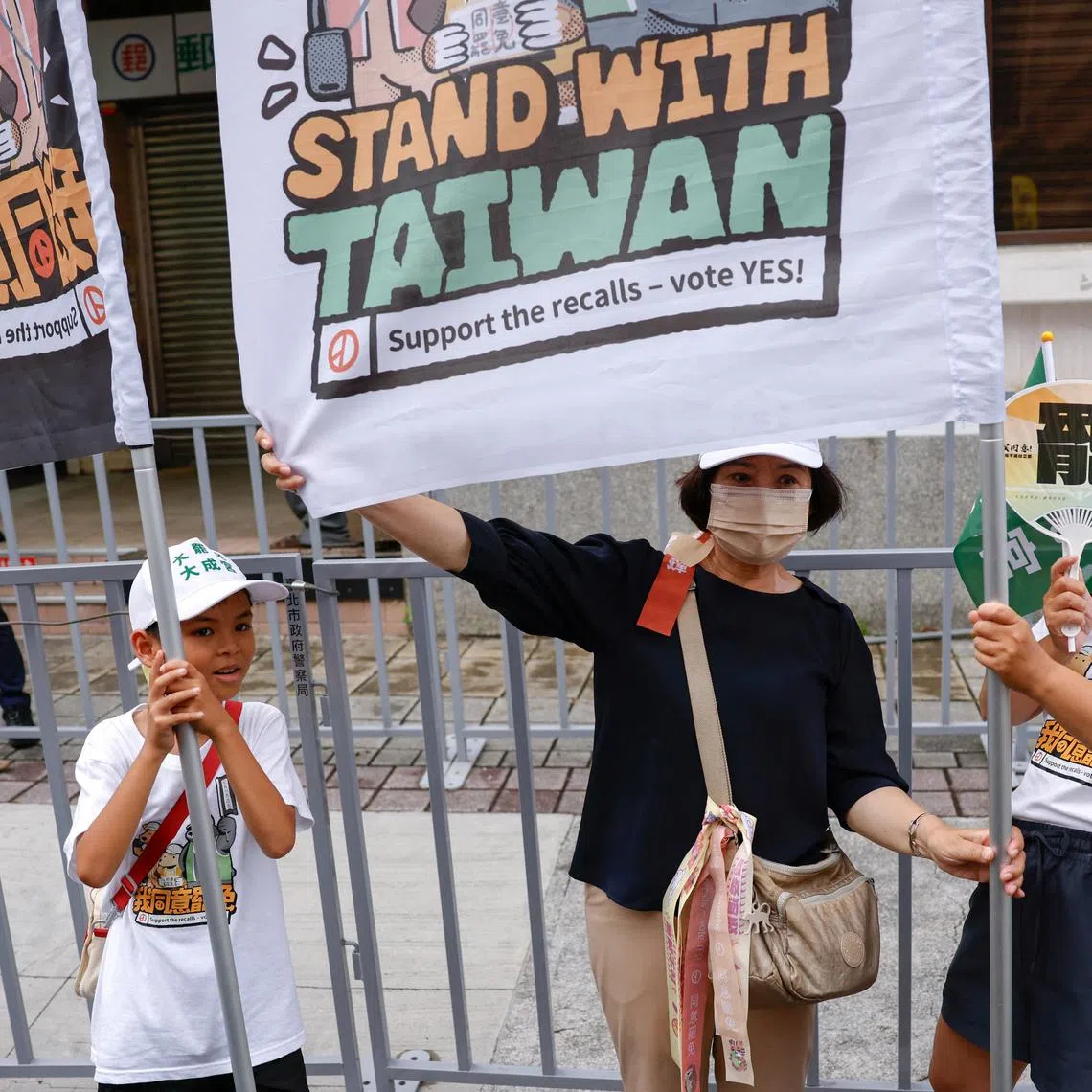 FILE PHOTO: Supporters of the recall movement gather in Taipei, Taiwan July 19, 2025. REUTERS/Ann Wang/File Photo