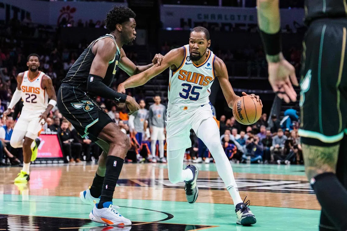 Phoenix's Kevin Durant driving to the basket while being guarded by Charlotte Hornets' Mark Williams during the Suns' 105-91 road victory on Wednesday.