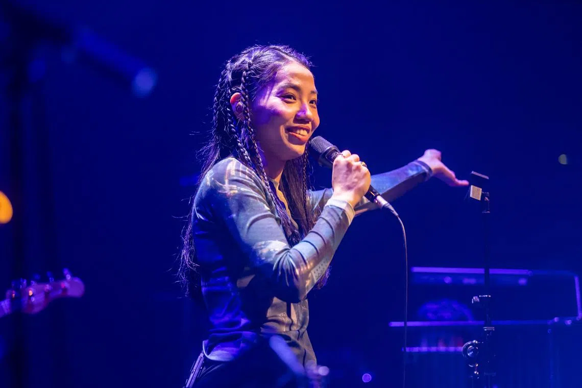 Golden Melody Award-winning singer Hung Pei-yu made her Singapore debut at the 2024 Huayi – Chinese Festival of Arts. 