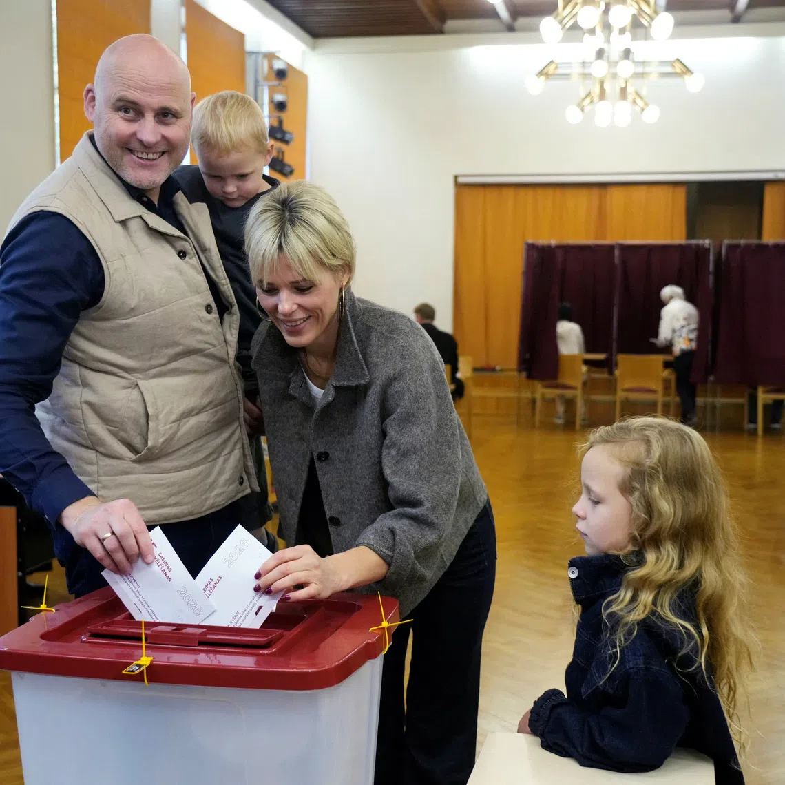 Latvian Prime Minister Andris Kulbergs and his wife Anna cast their votes during the general election in Riga, Latvia, October 3, 2026. REUTERS/Ints Kalnins