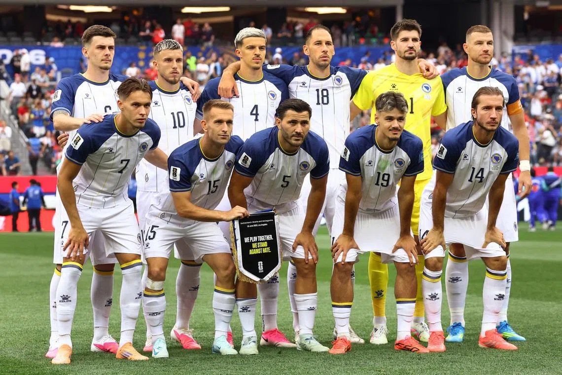 Soccer Football - FIFA World Cup 2026 - Group B - Switzerland v Bosnia and Herzegovina - Los Angeles Stadium, Inglewood, California, U.S. - June 18, 2026 Bosnia and Herzegovina players pose for a team group photo before the match REUTERS/Lisi Niesner
