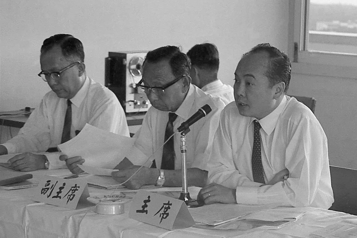 The late Mr Wee Cho Yaw (extreme right) was a member of the Nantah Council. Here he is pictured at the 5th Annual General Meeting of Nanyang University on April 30, 1971.