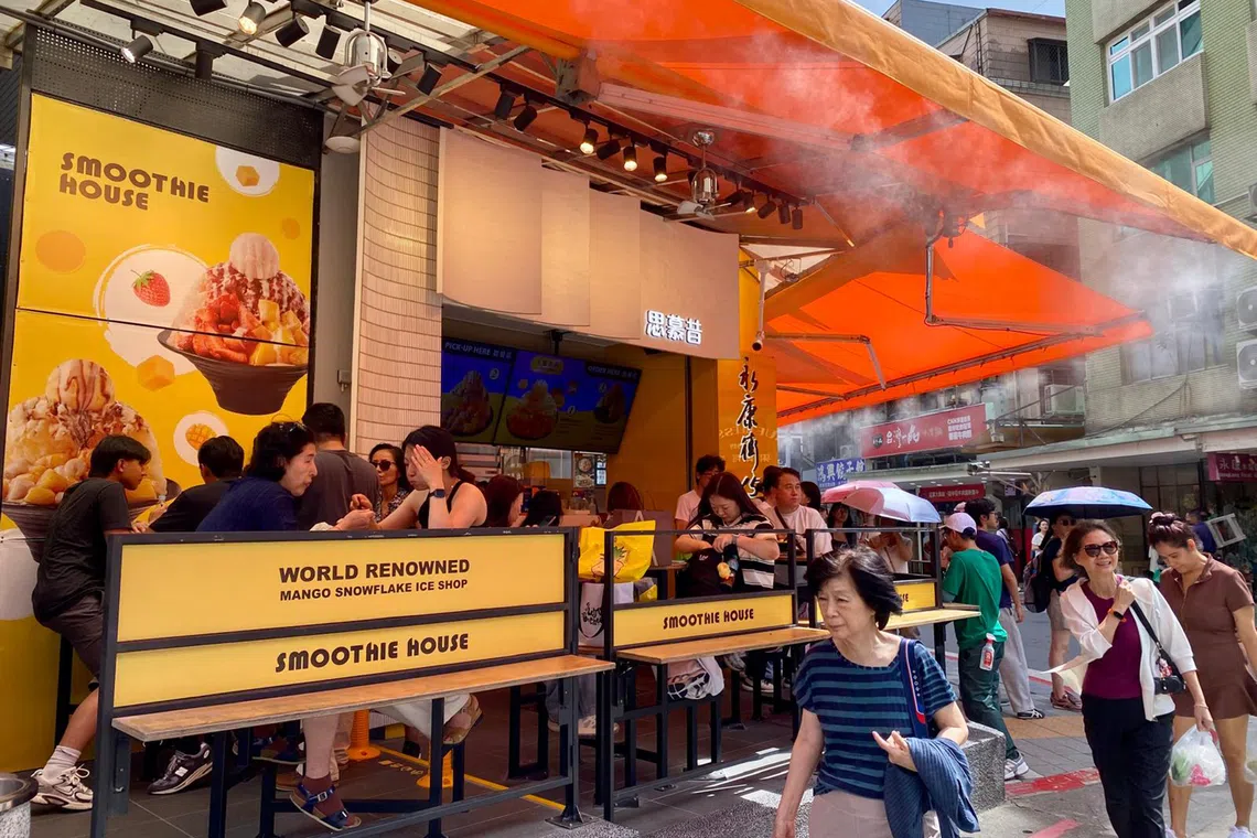 Popular dessert store Smoothie House on Yongkang Street.