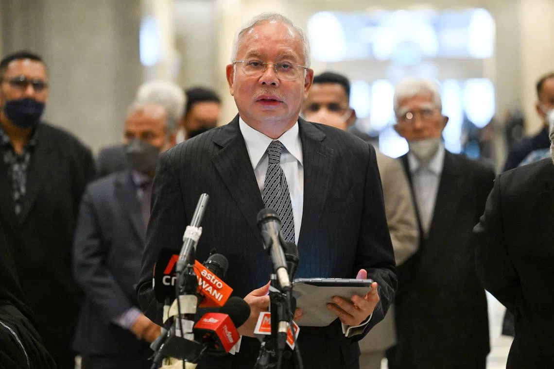 Malaysia former prime minister Najib Razak (C) speaks during a press conference at the federal court in Putrajaya on August 16, 2022. (Photo by Mohd RASFAN / AFP)