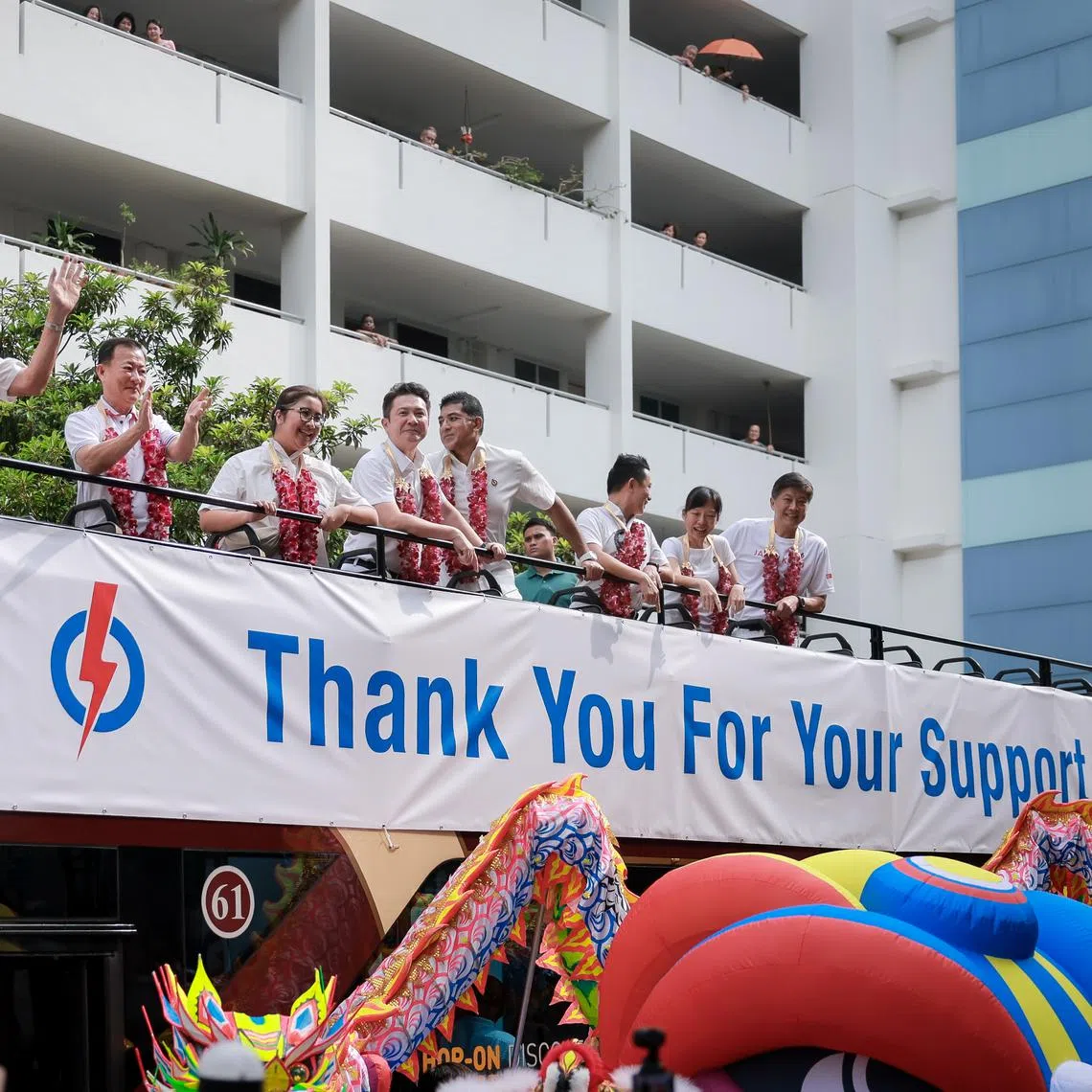 Senior Minister Lee Hsien Loong (left), his fellow Ang Mo Kio GRC teammates Victor Lye (second from left), Nadia Ahmad Samdin (third from left), Jasmin Lau (second from right) and Darryl David (fourth from right), Kebun Baru SMC MP Henry Kwek (fourth from left), Yio Chu Kang SMC MP Yip Hon Weng (third from right) and Jalan Kayu MP Ng Chee Meng (right) thanking residents on May 4.