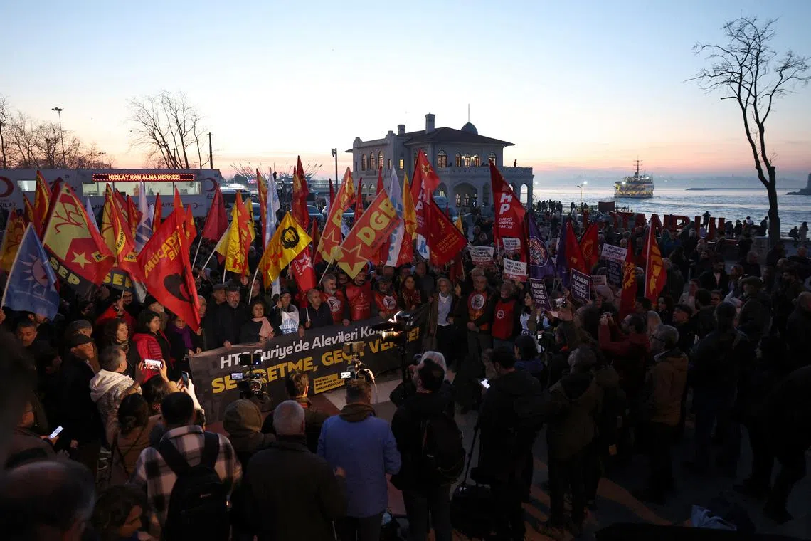 People gather to protest against the violence in Syria and voice support for Alawites, in Istanbul, Turkey, March 10, 2025. REUTERS/Dilara Senkaya