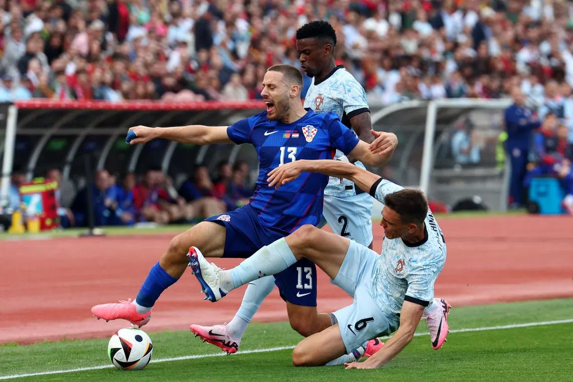 FILE PHOTO: Soccer Football - International Friendly - Portugal v Croatia - Centro Desportivo Nacional do Jamor, Oeiras, Portugal - June 8, 2024 Croatia's Nikola Vlasic in action with Portugal's Joao Palhinha and Nelson Semedo REUTERS/Pedro Nunes/File Photo