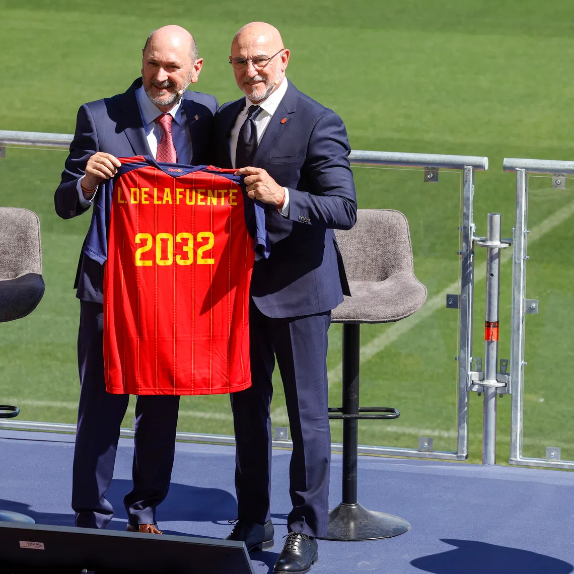 Spanish Royal Football Federation president Rafael Louzan (left) and head coach Luis de la Fuente at an event announcing de la Fuente’s contract extension.