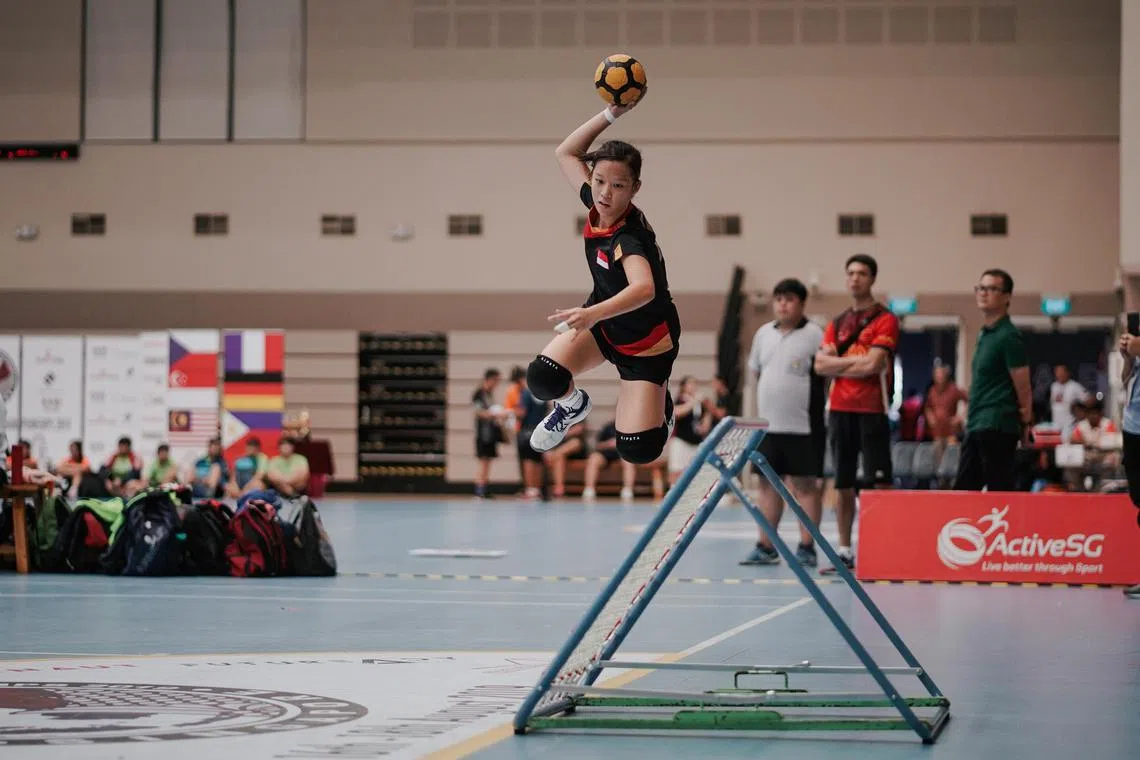 Celine Sheum scoring a goal as the Singapore U-18 girls beat Chinese Taipei 38-30 in the final at the 5th World Youth Tchoukball Championships in 2019.