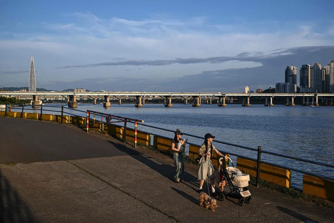 Seoul’s Han River, a landmark of the glittering capital, is a frequent scene of despair in a country with one of the world’s highest suicide rates.