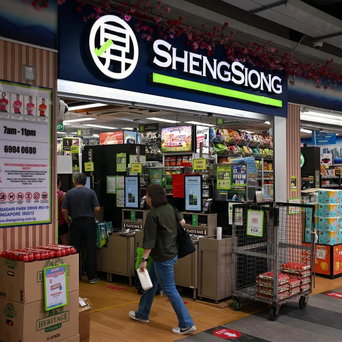 A generic photo of a Sheng Siong outlet located in the Woodleigh Hillside estate.